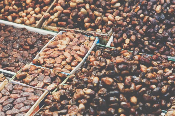 Frutos secos expostos no mercado de Marraquexe — Fotografia de Stock