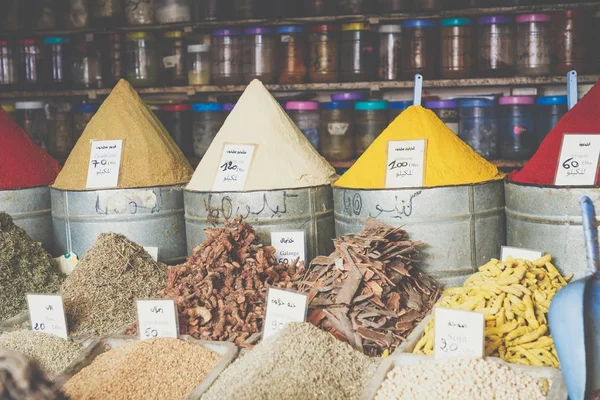 Selection of spices on a traditional Moroccan market (souk) in M — Stock Photo, Image