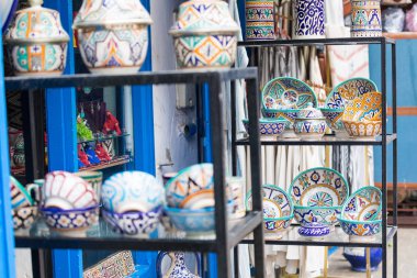 Marocco Çarşısı kil levha, tajines ve tencere yapılmış.