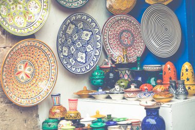 Marocco Çarşısı kil levha, tajines ve tencere yapılmış.