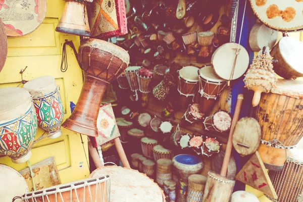 Марокканские сувениры на базаре в Медине, Эс-Сувейра, Марокко — стоковое фото