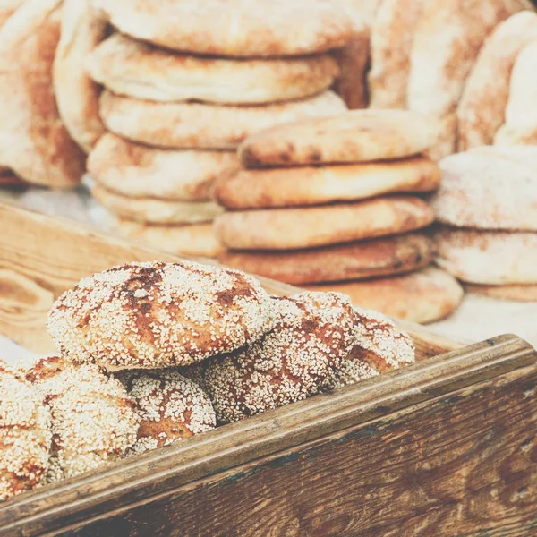 Typisch marokkanisches Brot Sesamsamen auf Street Food s — Stockfoto