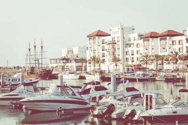 Agadir, Fas - 15 Aralık 2017: Marina harbou, tekneler