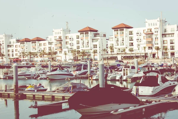 AGADIR, MAROC - 15 DÉCEMBRE 2017 : Bateaux au port de Marina — Photo