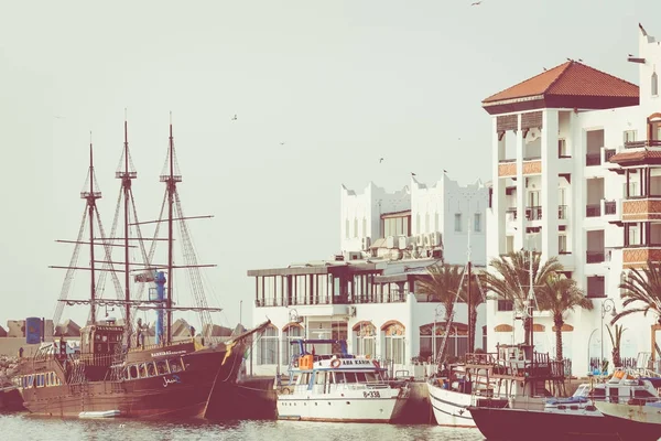 Agadir, Marokko - 15. Dezember 2017: Boote im Yachthafen — Stockfoto