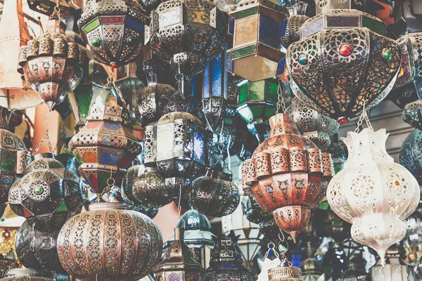 Shining moroccan metal lamps and souvenirs in the shop in medina — Stock Photo, Image