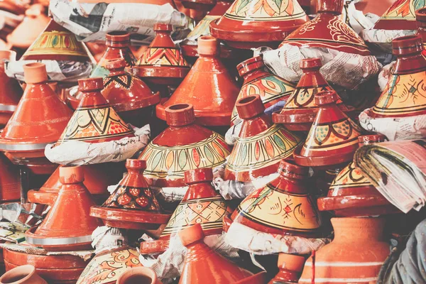 Auswahl sehr farbenfroher marokkanischer Tajine. Traditionsgericht, m — Stockfoto