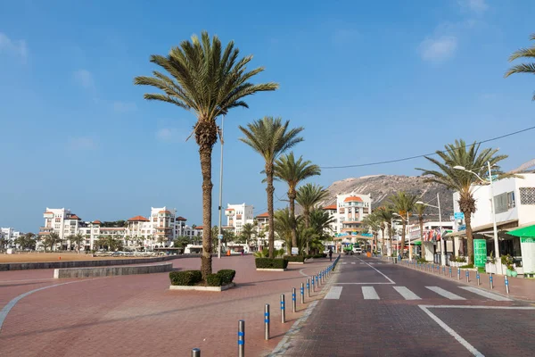 Agadir, Marokkó - 2017. December 15.: Agadir tengerparti sétány, — Stock Fotó