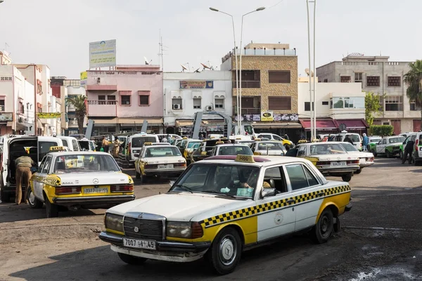 Agadir, Fas - 15 Aralık 2017: Agadir, Moro, taksi durağı — Stok fotoğraf