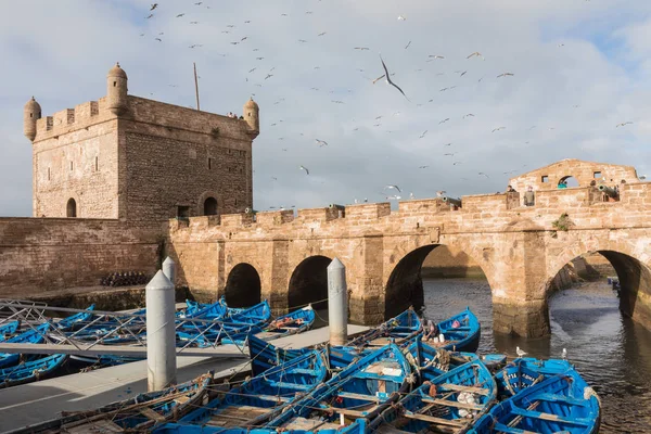 Sqala du Port, egy védekező torony, a halászati kikötő Essaouir: — Stock Fotó