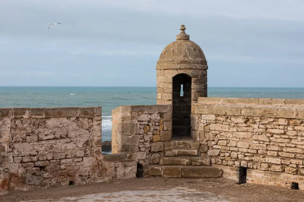 Sqala デュ ポート、釣り Essaouir ポートで防御的なタワー — ストック写真