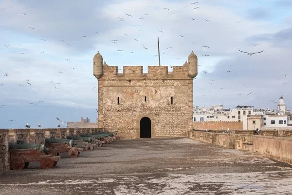 Sqala du Port, uma torre defensiva no porto de pesca de Essaouir — Fotografia de Stock