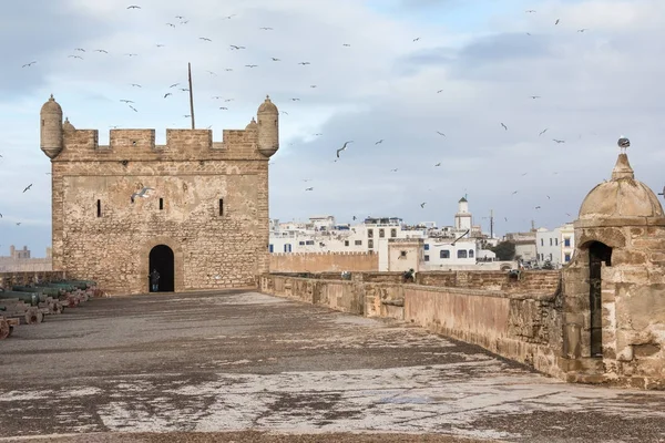 Sqala du Port, una torre difensiva nel porto peschereccio di Essaouir — Foto Stock