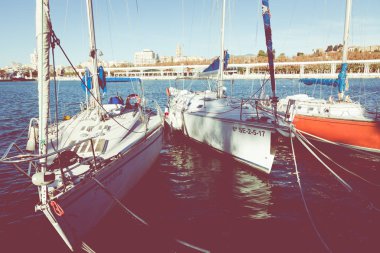 Malaga Marina yerinde panoramik manzaraya. Malaga seco olduğunu