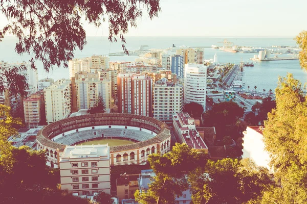 Vista aérea en Málaga con Plaza de Toros de La Malagueta. Paisaje urbano o — Foto de Stock