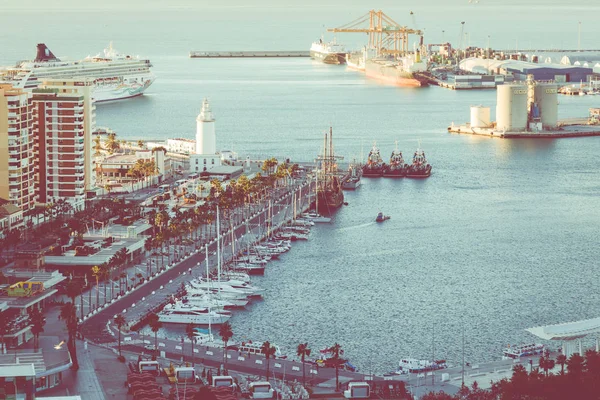 Vista panorâmica no lugar Marina em Málaga. Málaga é o seco — Fotografia de Stock