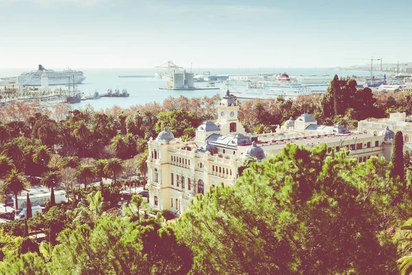 Malaga Marina yerinde panoramik manzaraya. Malaga seco olduğunu — Stok fotoğraf