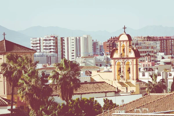 Málaga, España Paisaje urbano en la Catedral, Ayuntamiento y Alcazaba — Foto de Stock