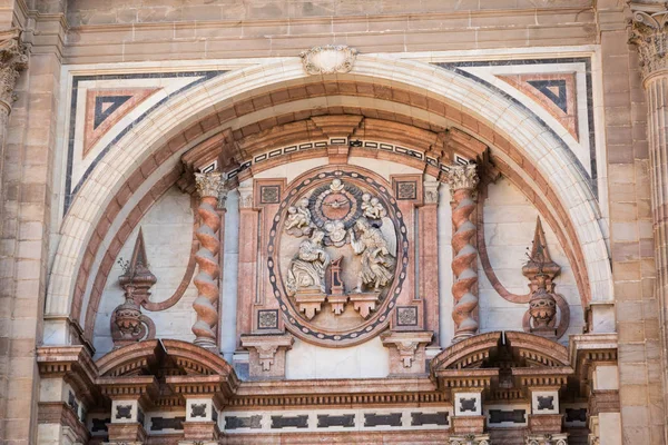 Fachada del campanario de la Catedral de la Encarnación en Mala — Foto de Stock