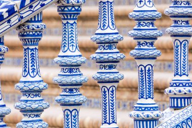 Plaza de Espana mavi korkuluk ayrıntılı olarak Sevilla, Andalusia, Sp