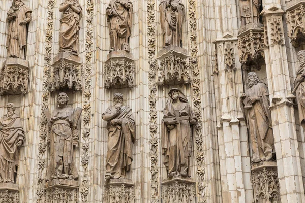 Eingangstür der Kathedrale von Sevilla. sevilla, Spanien — Stockfoto