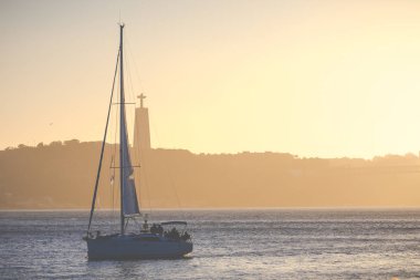 Mesih Kral akşamları, Lisbon, Portekiz