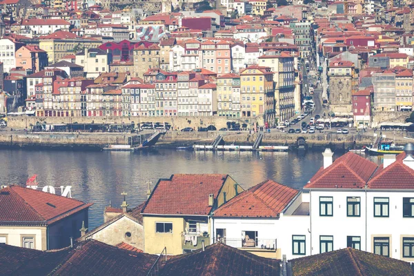 波尔图 葡萄牙 2018年1月18日 杜罗河河和 Ribeira 从屋顶在维拉港新星 葡萄牙 — 图库照片