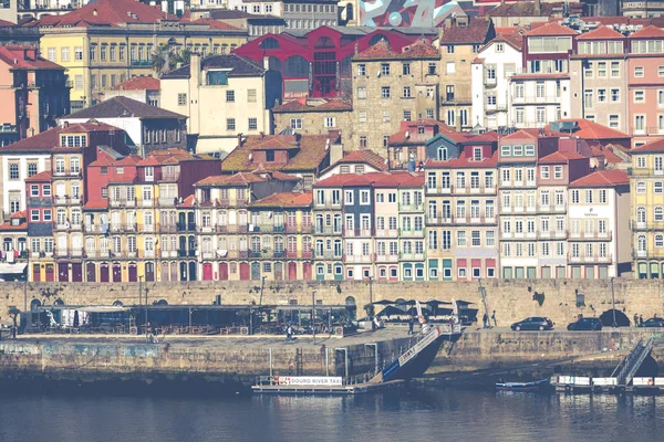 波尔图 葡萄牙 2018年1月18日 杜罗河河和 Ribeira 从屋顶在维拉港新星 葡萄牙 — 图库照片