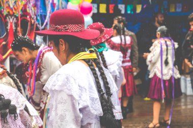 Sucre, Bolivya - 8 Şubat 2018: Dansçılar, Sucre karnaval 