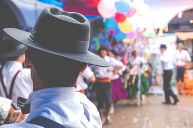 Sucre, Bolivya - 8 Şubat 2018: Dansçılar, Sucre karnaval 