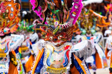 : Oruro, Bolivia - 10 Şubat 2018: Oruro karnaval, dansçılar