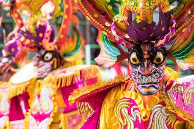 : Oruro, Bolivia - 10 Şubat 2018: Oruro karnaval, dansçılar