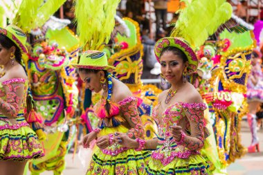 : Oruro, Bolivia - 10 Şubat 2018: Oruro karnaval, dansçılar