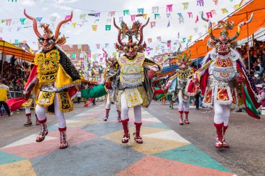 : Oruro, Bolivia - 10 Şubat 2018: Oruro karnaval, dansçılar