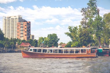 Tigre, Arjantin - 31 Ocak 2018: Deniz taşımacılığı El t