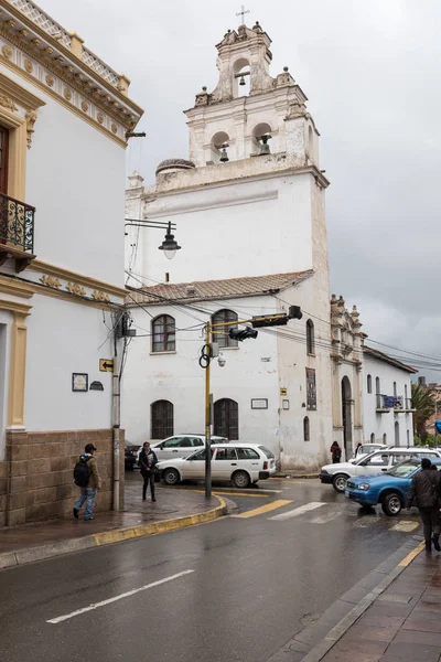 SUCRE, BOLIWIA - FEBRUARY 08, 2018: Street in Sucre. Sucre is th — Stock Photo, Image