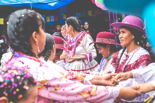 SUCRE, BOLÍVIA - FEVEREIRO 8, 2018: Dançarinos no Carnaval Sucre em — Fotografia de Stock