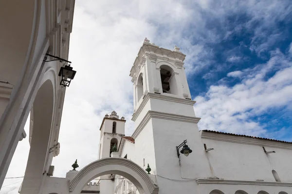 Kościół San Francisco w Sucre, Boliwia. Sucre jest constitutio — Zdjęcie stockowe