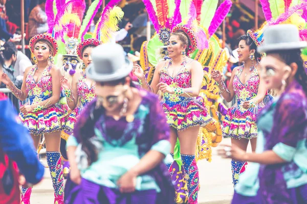 ORURO, BOLIVIA - 10 DE FEBRERO DE 2018: Bailarines en el Carnaval de Oruro —  Fotos de Stock