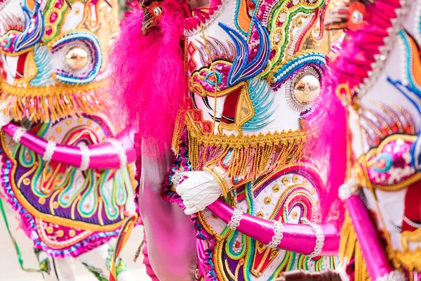 ORURO, BOLÍVIA - FEVEREIRO 10, 2018: Dançarinos no Carnaval de Oruro em — Fotografia de Stock