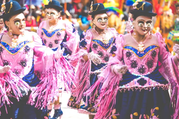: Oruro, Bolivia - 10 Şubat 2018: Oruro karnaval, dansçılar — Stok fotoğraf