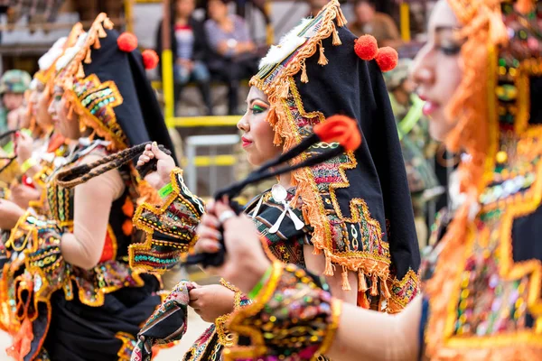奥鲁罗, 玻利维亚-2018年2月10日: 舞者在奥鲁罗狂欢节在 — 图库照片