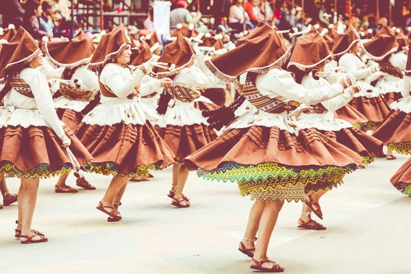Oruro w Boliwii - 10 lutego 2018: Tancerze w karnawału Oruro w — Zdjęcie stockowe