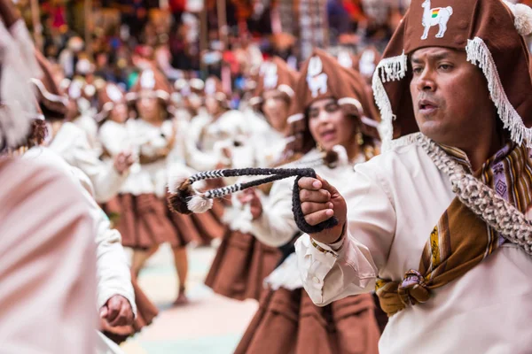 Oruro, bolivien - 10. februar 2018: tänzer beim oruro-karneval in — Stockfoto