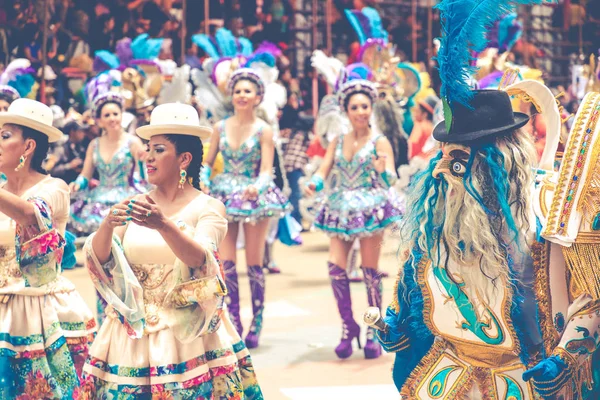 ORURO, BOLIVIA - 10 DE FEBRERO DE 2018: Bailarines en el Carnaval de Oruro —  Fotos de Stock