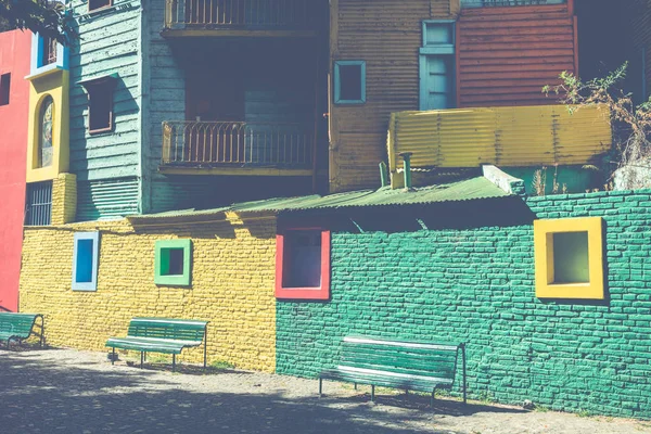 Värikäs alue La Boca lähiöissä Buenos Airesissa. Katu I — kuvapankkivalokuva
