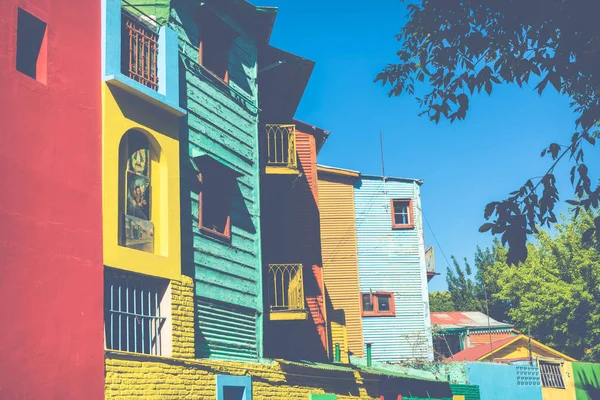 Zona colorata nei quartieri di La Boca a Buenos Aires. Via i — Foto Stock