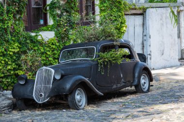 Colonia Del Sacramento, Uruguay - 03 Şubat 2018: Eski araba par