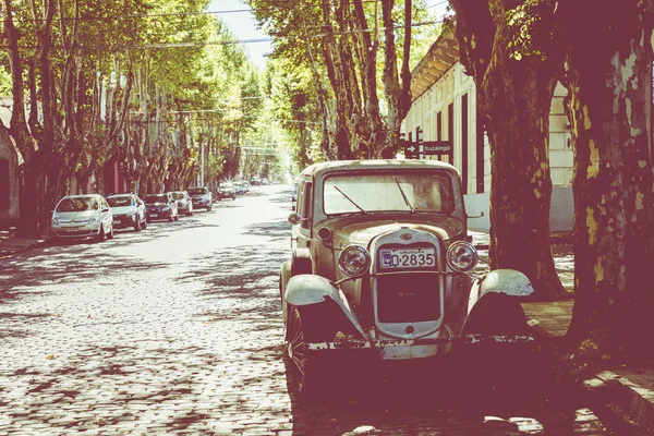 Колонія-дель-Сакраменто, Уругвай - 03 Лютий 2018: Старий автомобіль par — стокове фото