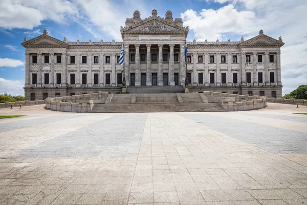 MONTEVIDEO, URUGUAY - 04 DE FEBRERO DE 2018: Palacio Legislativo i —  Fotos de Stock